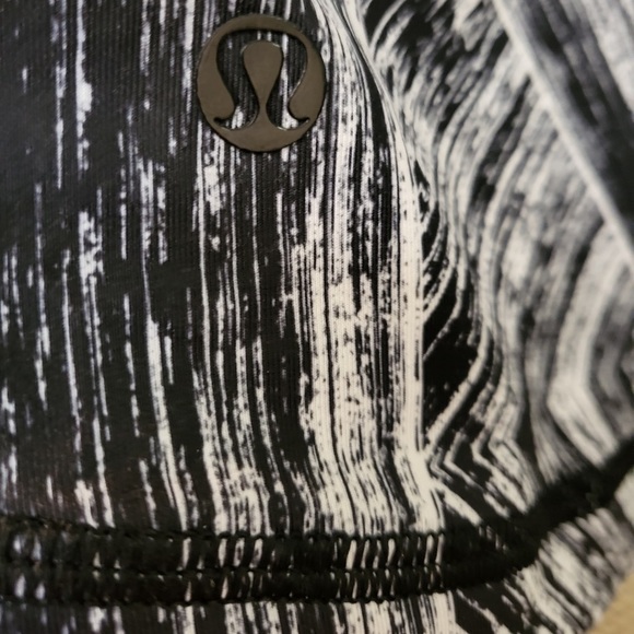 Lululemon Tank Top With Built In Bra Size 2 - Picture 3 of 3